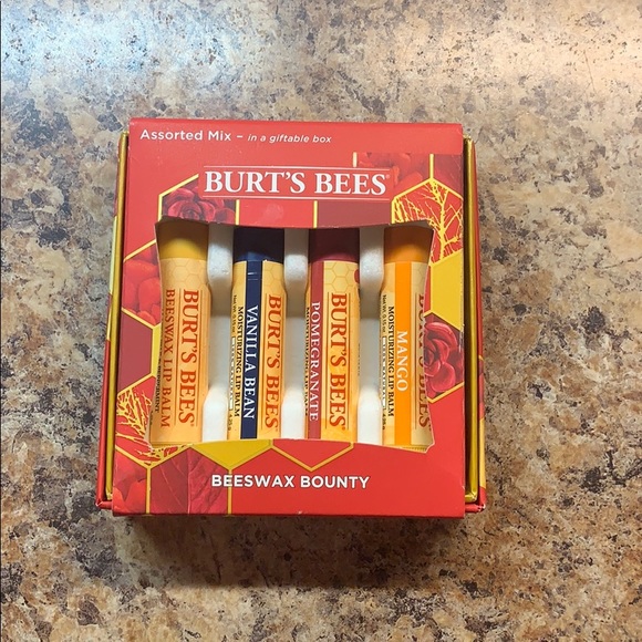 BURTS BEES Assorted Gift-able Box